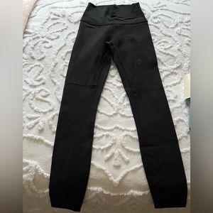 Black Lululemon Wunder Under Leggings